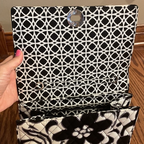 VERA BRADLEY STRUCTURED QUILTED handbag crossbody  purse FLORAL BLACK WHITE NWOT - Picture 6 of 16